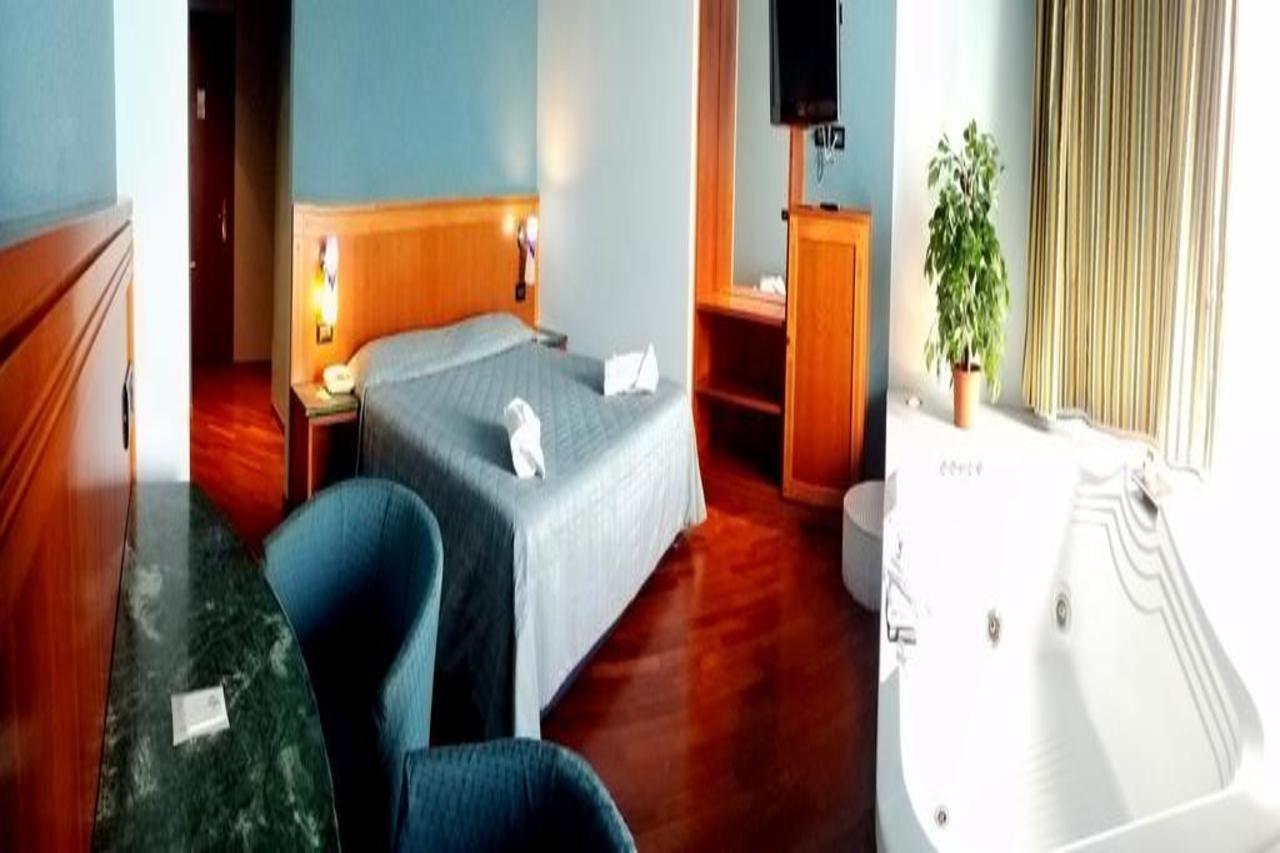 Hotel Michelangelo Palace Terni Esterno foto