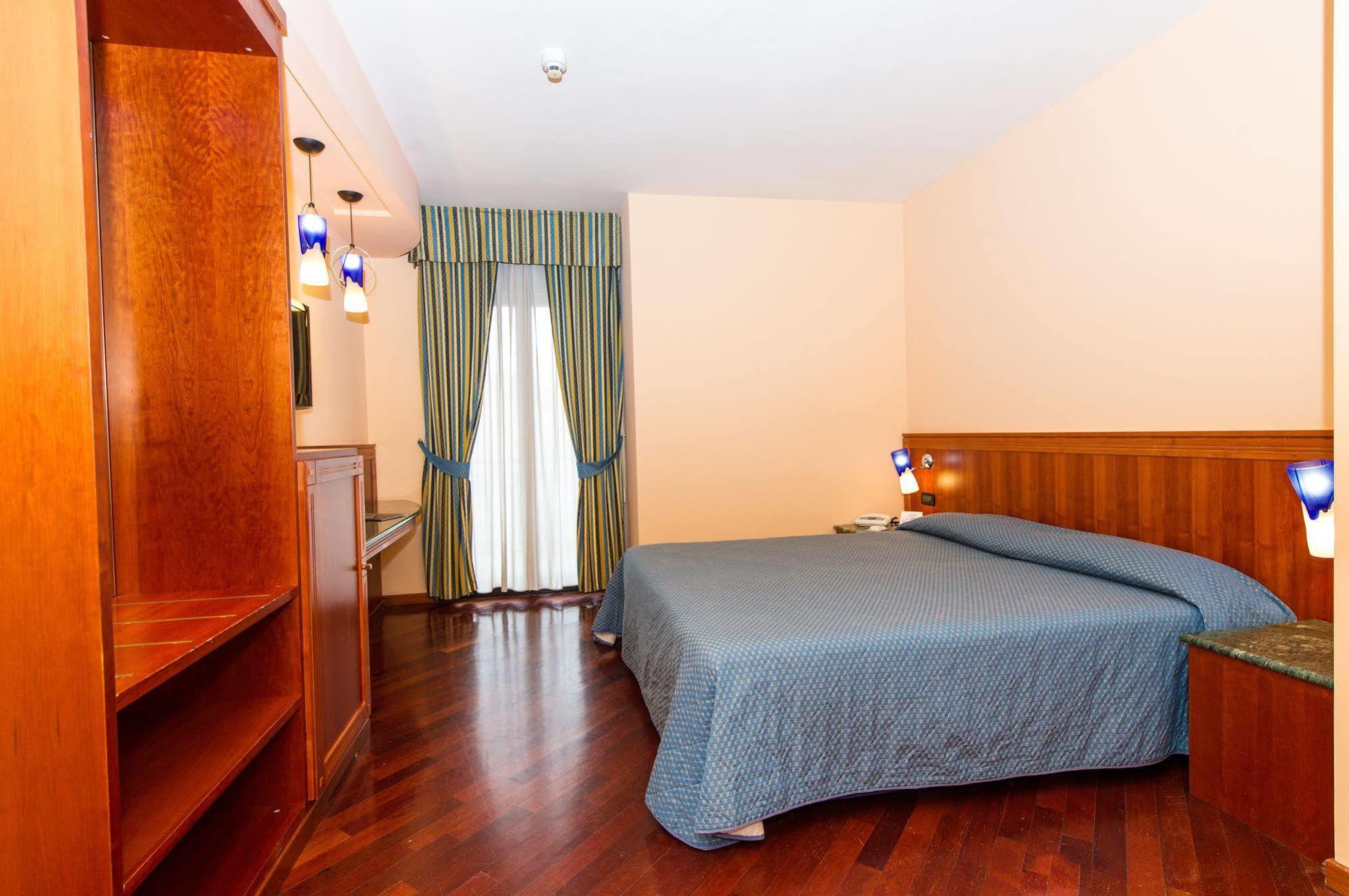 Hotel Michelangelo Palace Terni Esterno foto