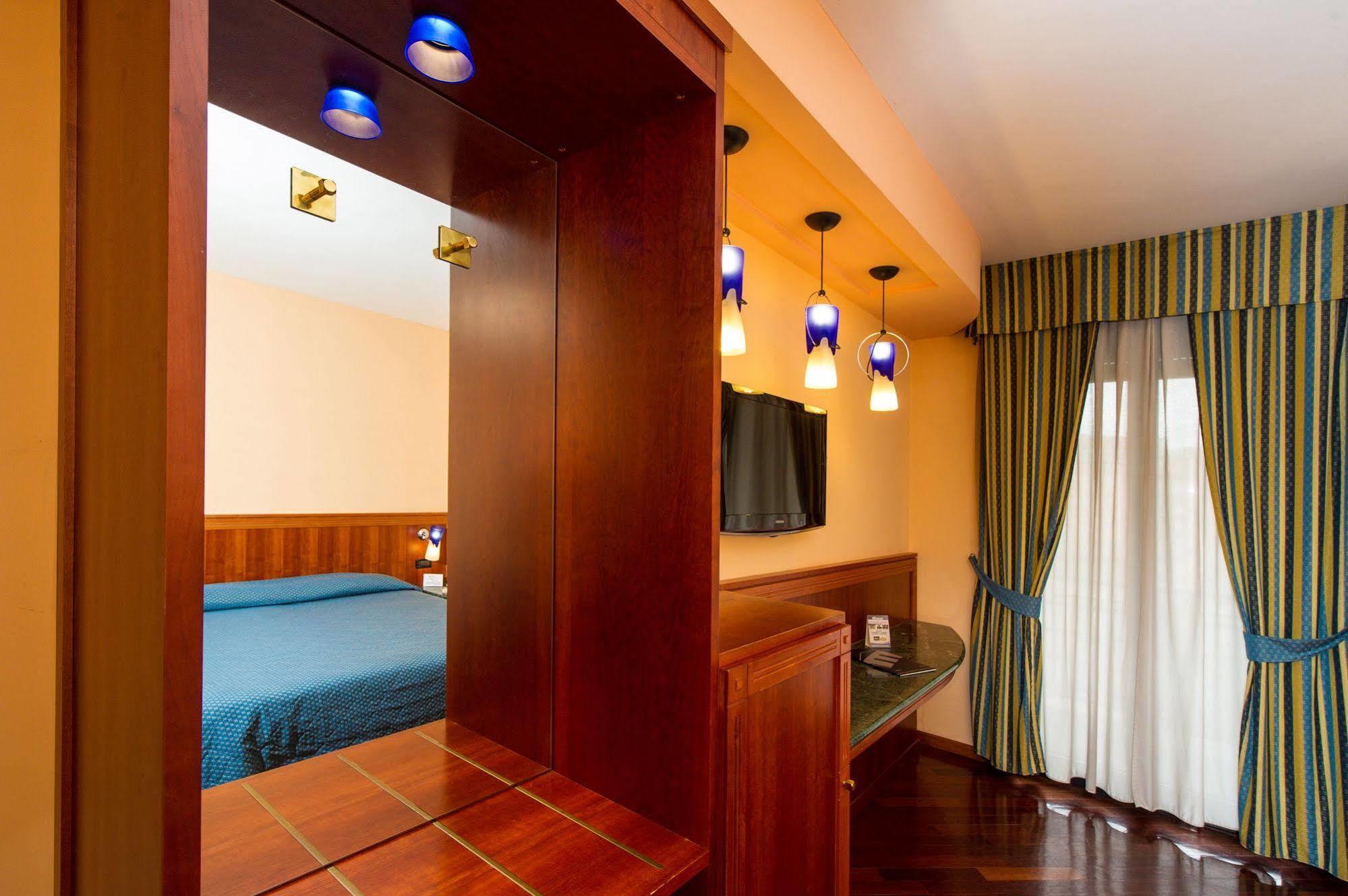 Hotel Michelangelo Palace Terni Esterno foto