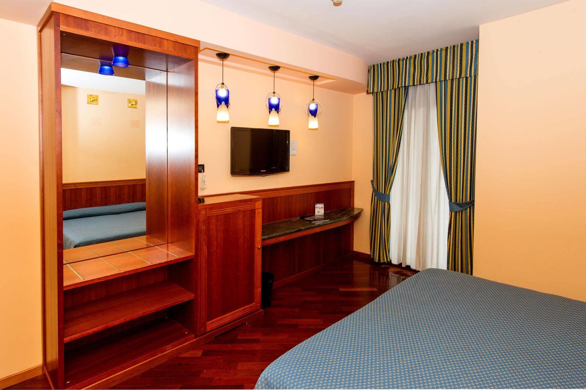 Hotel Michelangelo Palace Terni Esterno foto